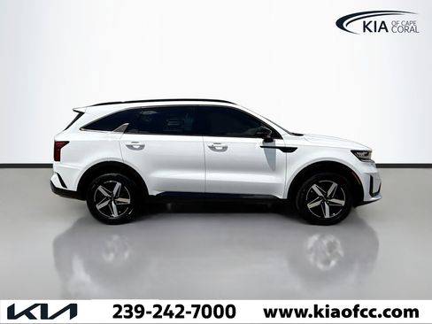 Used 2022 Kia Sorento S image 6
