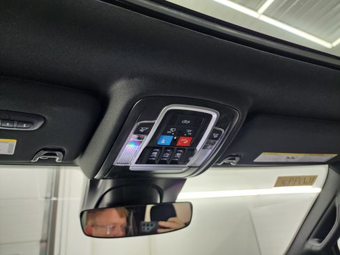 Used 2025 RAM 3500 Laramie image 12