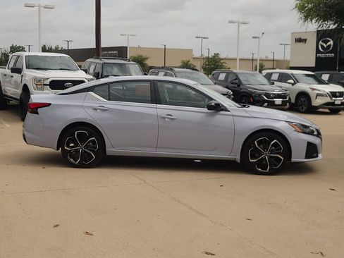 Certified 2023 Nissan Altima 2.5 SR w/ SR Premium Package AWD/4WD image 4