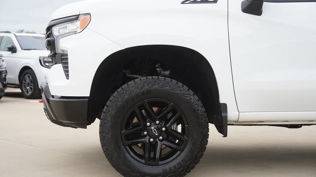 Used 2026 Chevrolet Silverado 1500 LT Trail Boss w/ LPO, Dark Essentials Package AWD/4WD image 5