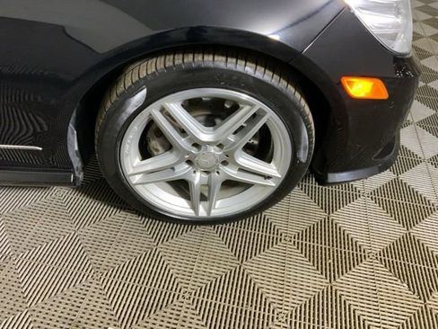 Used 2011 Mercedes-Benz E 550 4MATIC Sedan image 39