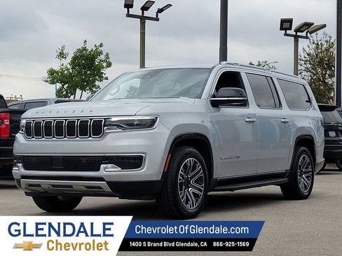 Used 2024 Jeep Wagoneer L Series II image 16