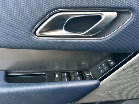 Used 2019 Land Rover Range Rover Velar S image 11