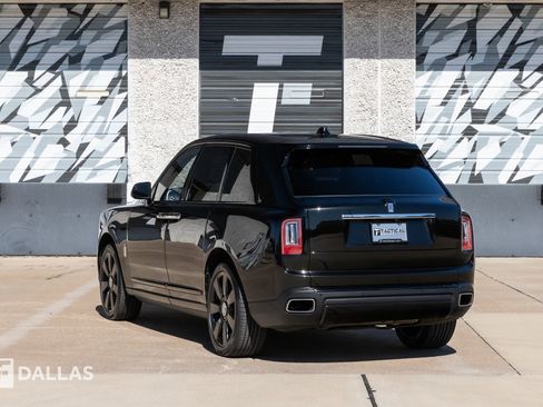Used 2021 Rolls-Royce Cullinan image 12