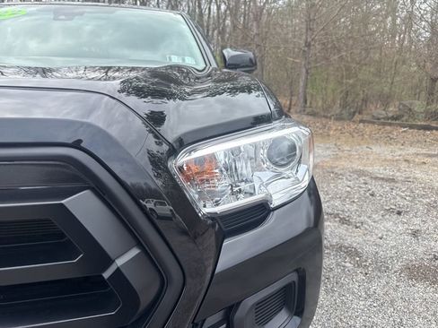 Used 2022 Toyota Tacoma SR AWD/4WD image 3