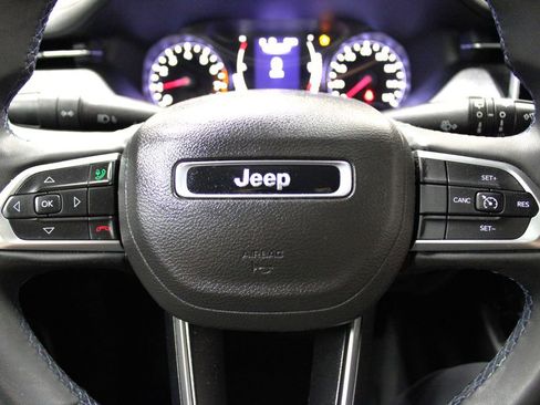 Used 2022 Jeep Compass Latitude image 12