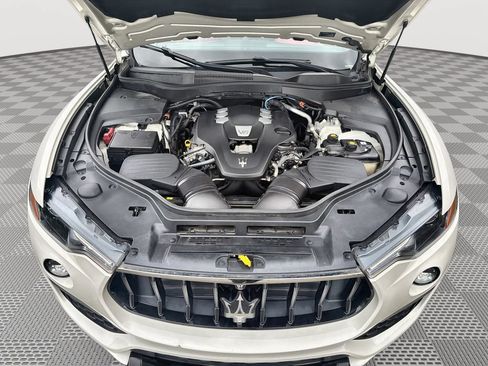 Used 2022 Maserati Levante GT AWD/4WD image 18