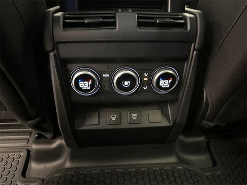 Used 2025 Land Rover Defender 110 S image 23