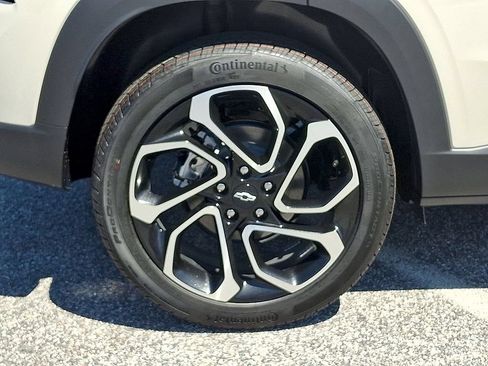 New 2026 Chevrolet Trax RS w/ Sunroof Package FWD image 5