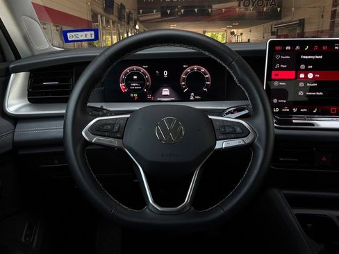 Used 2026 Volkswagen Tiguan SE FWD image 35