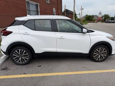 Used 2021 Nissan Kicks SV FWD image 2