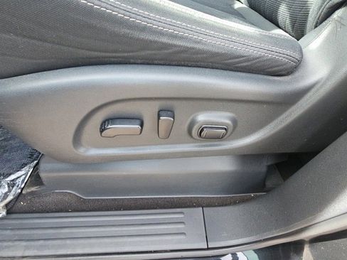 Used 2019 Nissan Titan SV w/ SV Convenience Package image 13