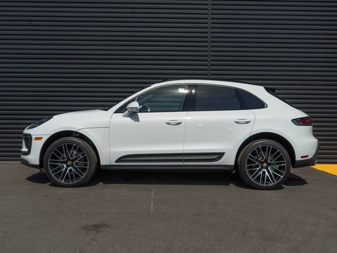 Used 2025 Porsche Macan image 2
