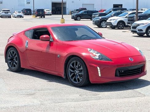 Used 2018 Nissan 370Z Coupe RWD image 3