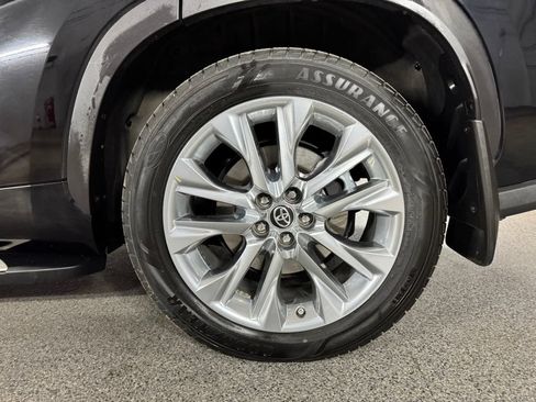 Used 2020 Toyota Highlander Limited AWD/4WD image 15