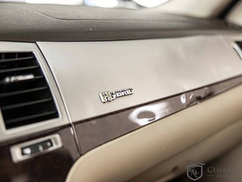 Used 2010 Cadillac Escalade 2WD Hybrid image 32