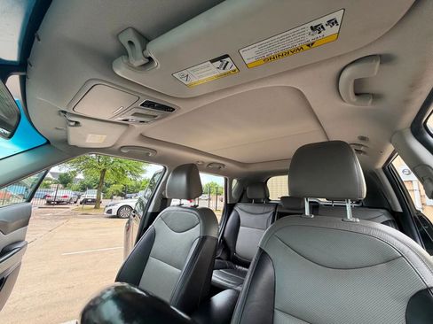 Used 2018 Kia Soul + w/ + Primo LIT Package FWD image 12