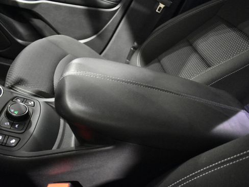 Used 2024 GMC Terrain SLE w/ Driver Convenience Package image 27