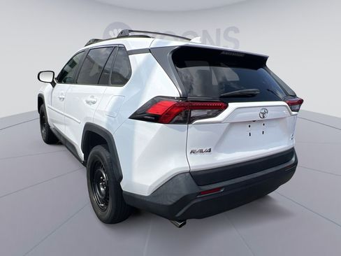 Used 2021 Toyota RAV4 LE AWD/4WD image 2