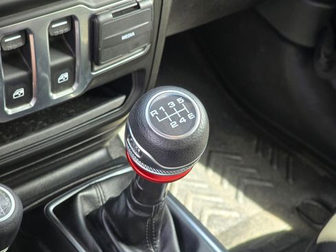 Used 2020 Jeep Wrangler Sport AWD/4WD image 22