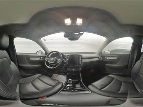 Used 2024 Volvo XC40 B5 Plus image 40