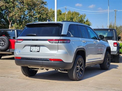 New 2025 Jeep Grand Cherokee Altitude image 3