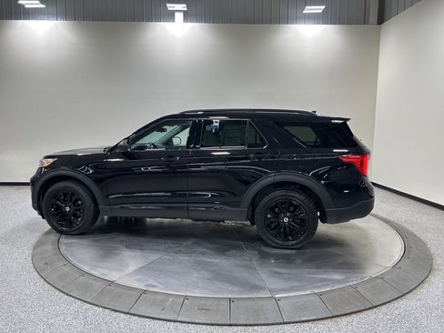 Certified 2022 Ford Explorer XLT w/ Equipment Group 202A AWD/4WD image 10