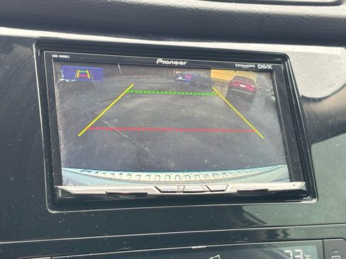 Used 2017 Nissan Rogue SV w/ Midnight Edition image 13