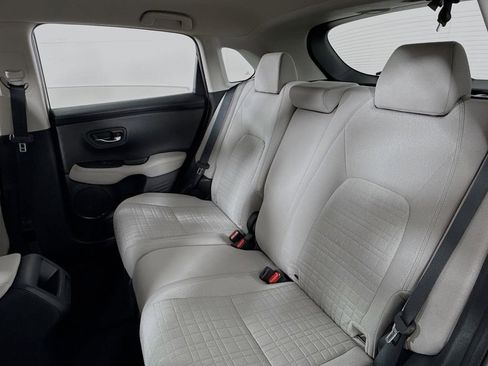 Certified 2023 Honda HR-V LX image 31