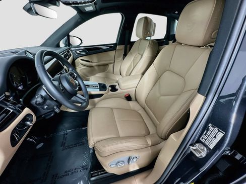 Certified 2026 Porsche Macan AWD/4WD image 5