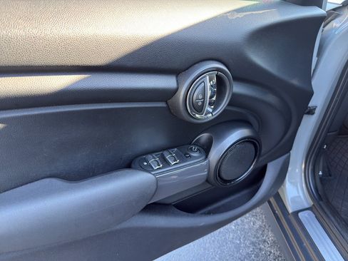 Used 2020 MINI Cooper 4-Door Hardtop FWD image 9