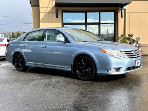 Used 2011 Toyota Avalon Limited image 1