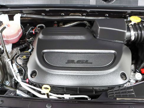 Used 2023 Chrysler Pacifica Touring-L FWD image 31