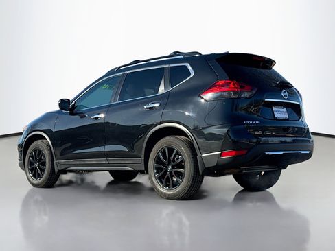 Used 2017 Nissan Rogue SV w/ Midnight Edition image 14