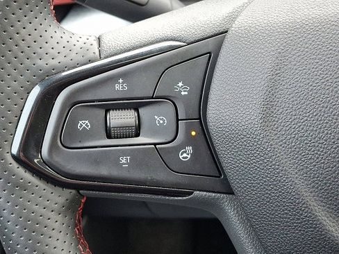 Certified 2025 Chevrolet Trax RS w/ Sunroof Package image 21