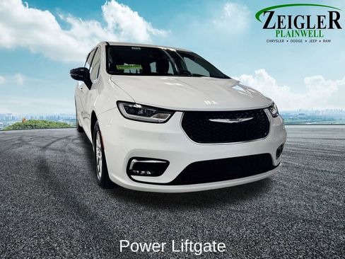 Used 2023 Chrysler Pacifica Touring-L FWD image 8