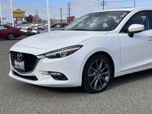 Used 2018 MAZDA MAZDA3 Grand Touring image 11