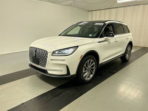 Used 2025 Lincoln Corsair AWD w/ Equipment Group 101A image 5