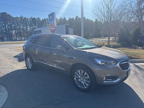 Used 2020 Buick Enclave Essence w/ Sound and Sites Package image 3