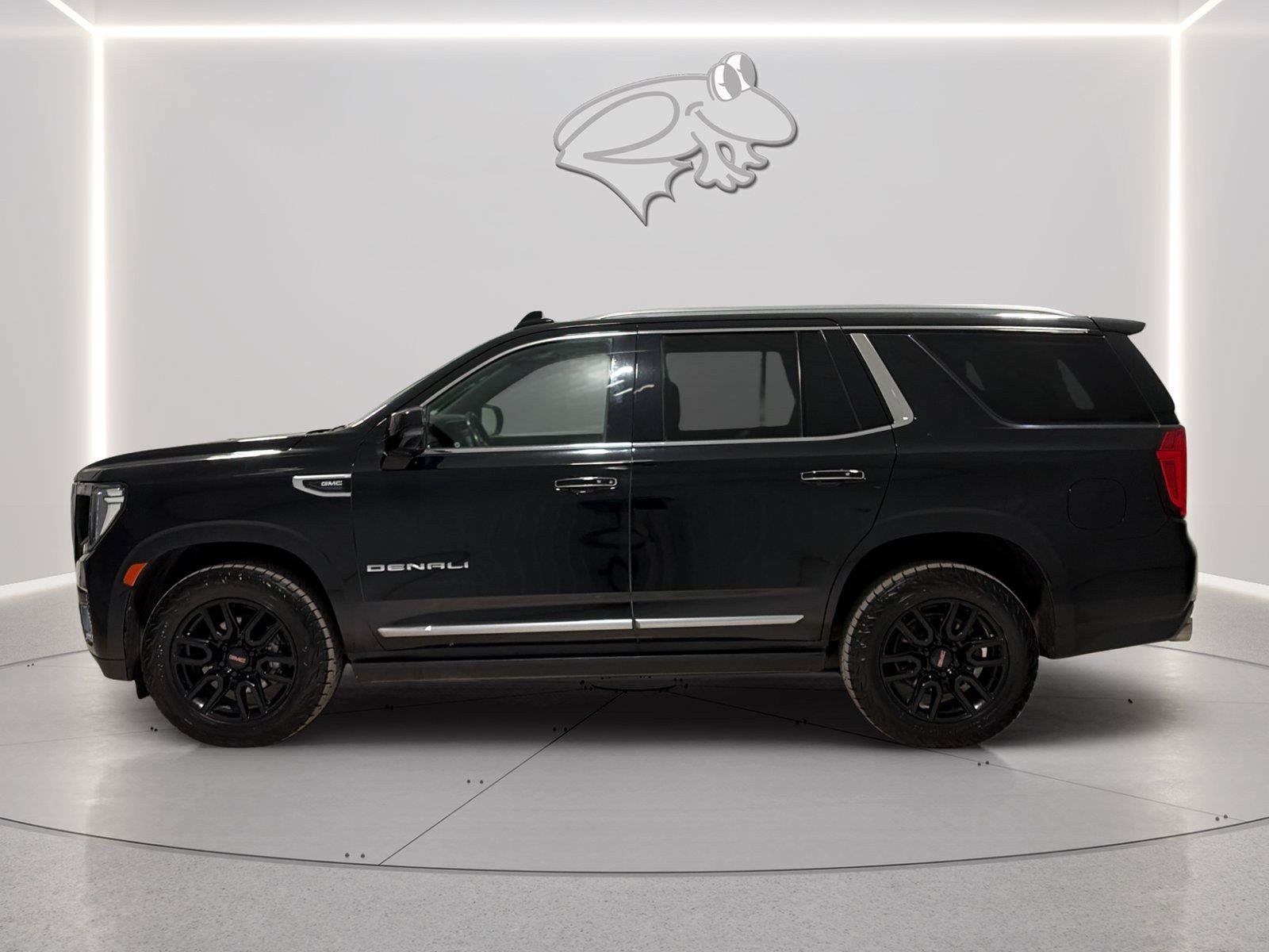 Used 2022 GMC Yukon Denali w/ Denali Premium Package AWD/4WD image 2