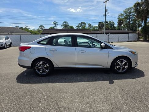 Used 2017 Ford Focus SE FWD image 9