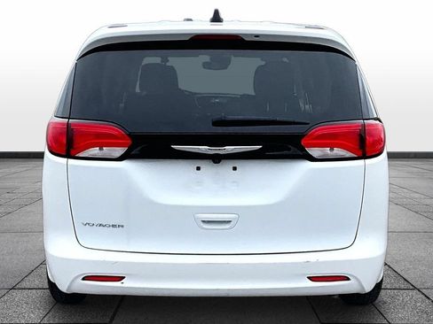 Used 2023 Chrysler Voyager LX FWD image 4