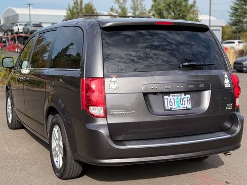 Used 2019 Dodge Grand Caravan SXT FWD image 3