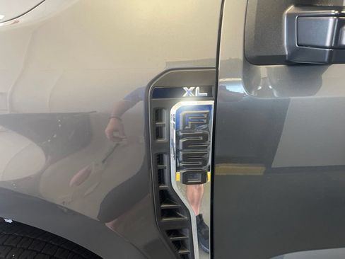 Used 2025 Ford F250 XL AWD/4WD image 4