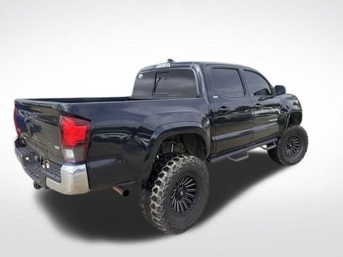 Used 2020 Toyota Tacoma SR5 AWD/4WD image 3