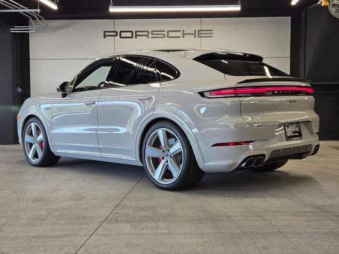 Certified 2026 Porsche Cayenne Turbo AWD/4WD image 3