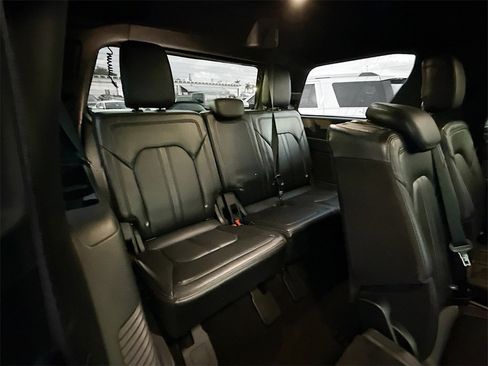 Used 2020 Ford Expedition Limited image 32