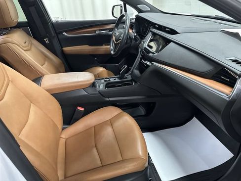 Certified 2023 Cadillac XT5 Premium Luxury FWD image 19