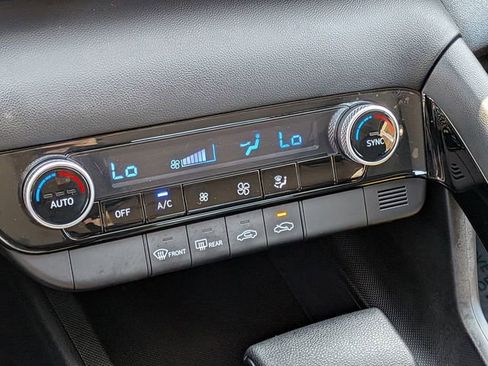 Used 2025 Hyundai Elantra Hybrid FWD image 23