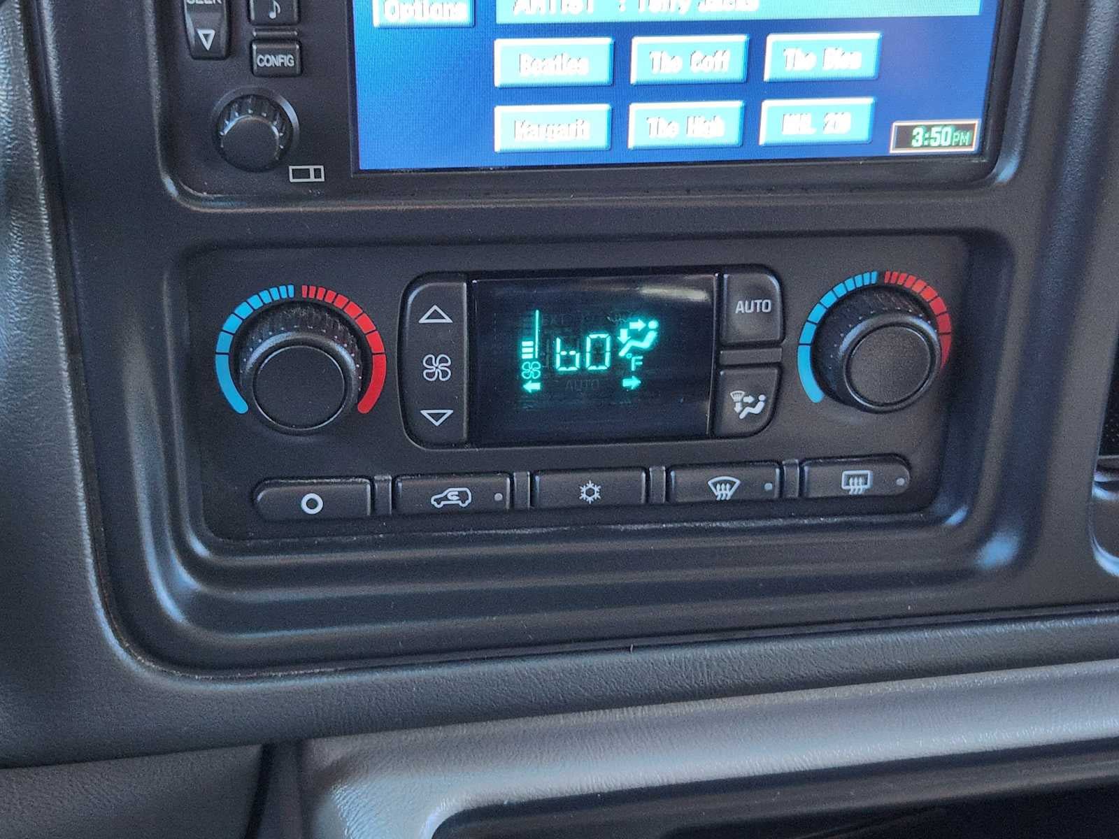 Used 2005 Chevrolet Suburban 2500 LT w/ Preferred Equipment Group AWD/4WD image 22
